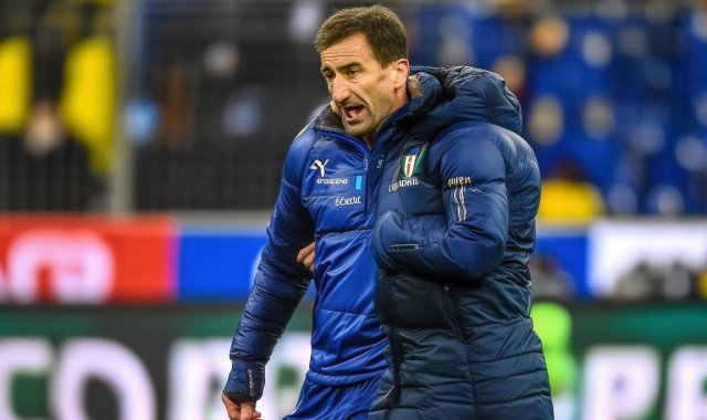 NBA海外直播精彩瞬间回顾：比赛激烈、球星闪耀、战术对决与球迷互动